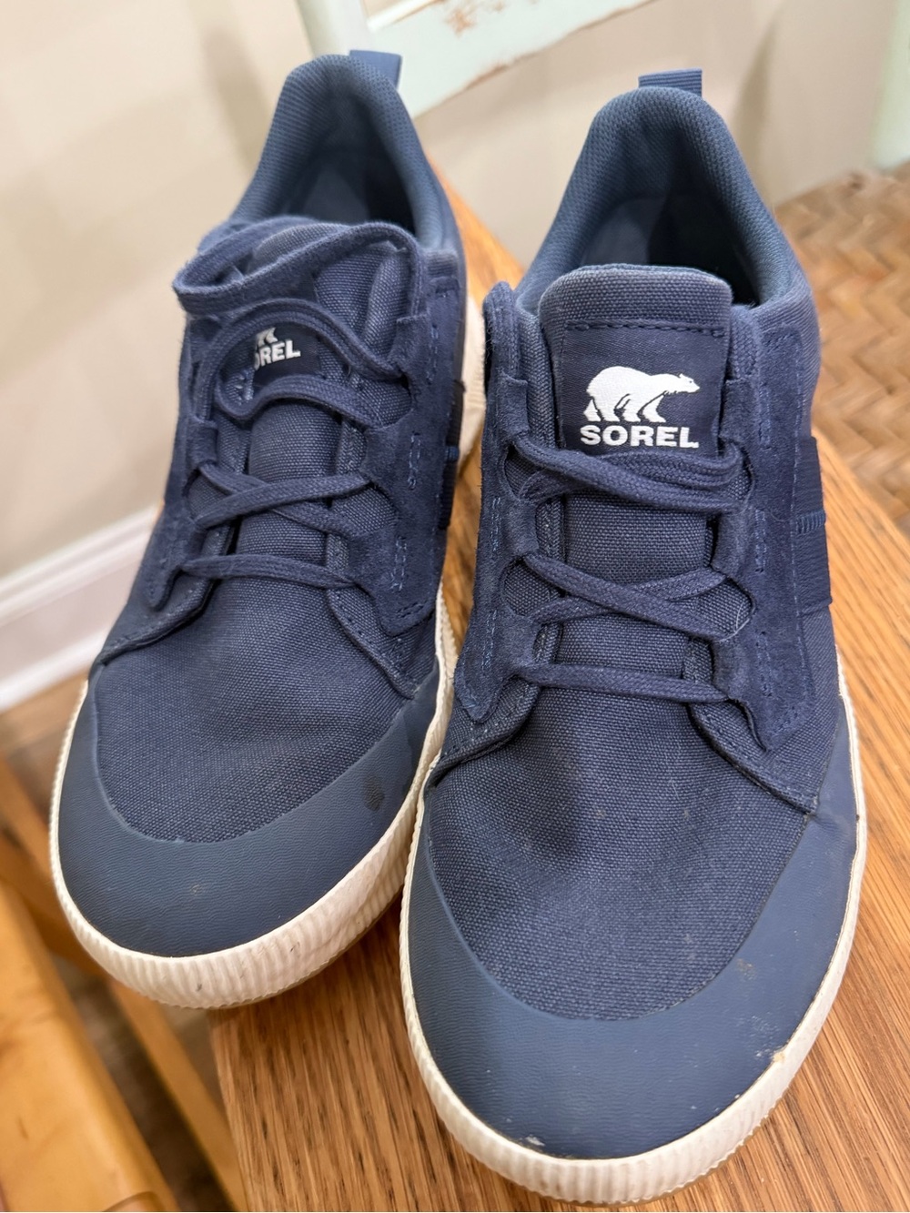 EUC SOREL 9.5 Women’s In & Out Sneakers Tennis Shoes Navy Blue